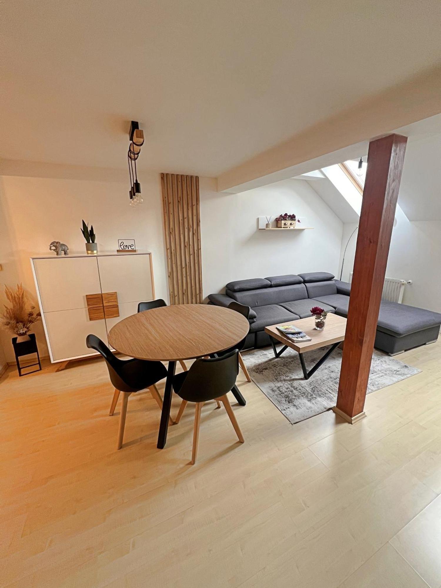 Mezonetovy Apartman V Centru Prague Exterior photo